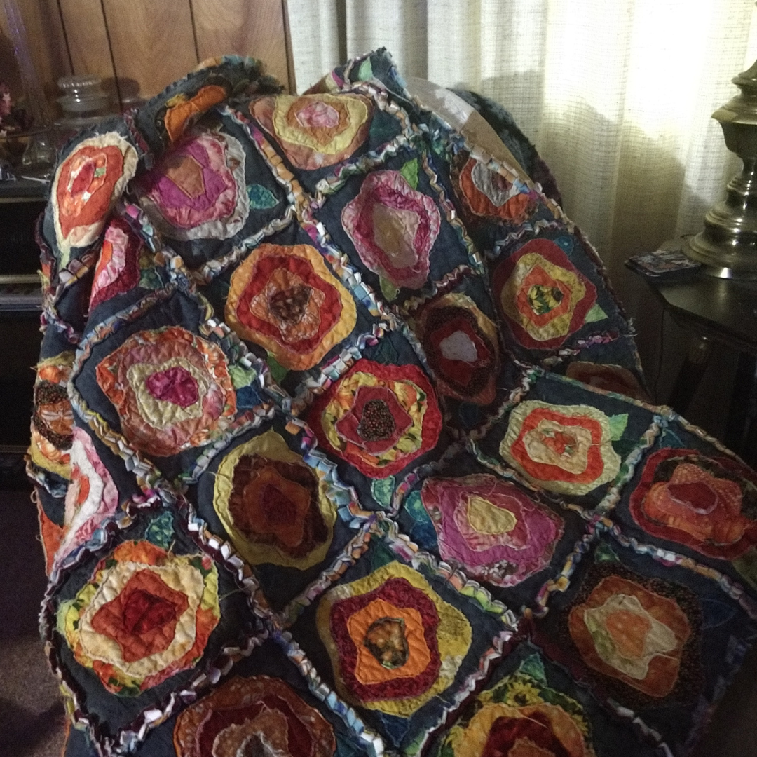 photo of an attractive colorful quilt