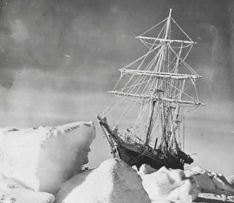 ship stuck in the ice