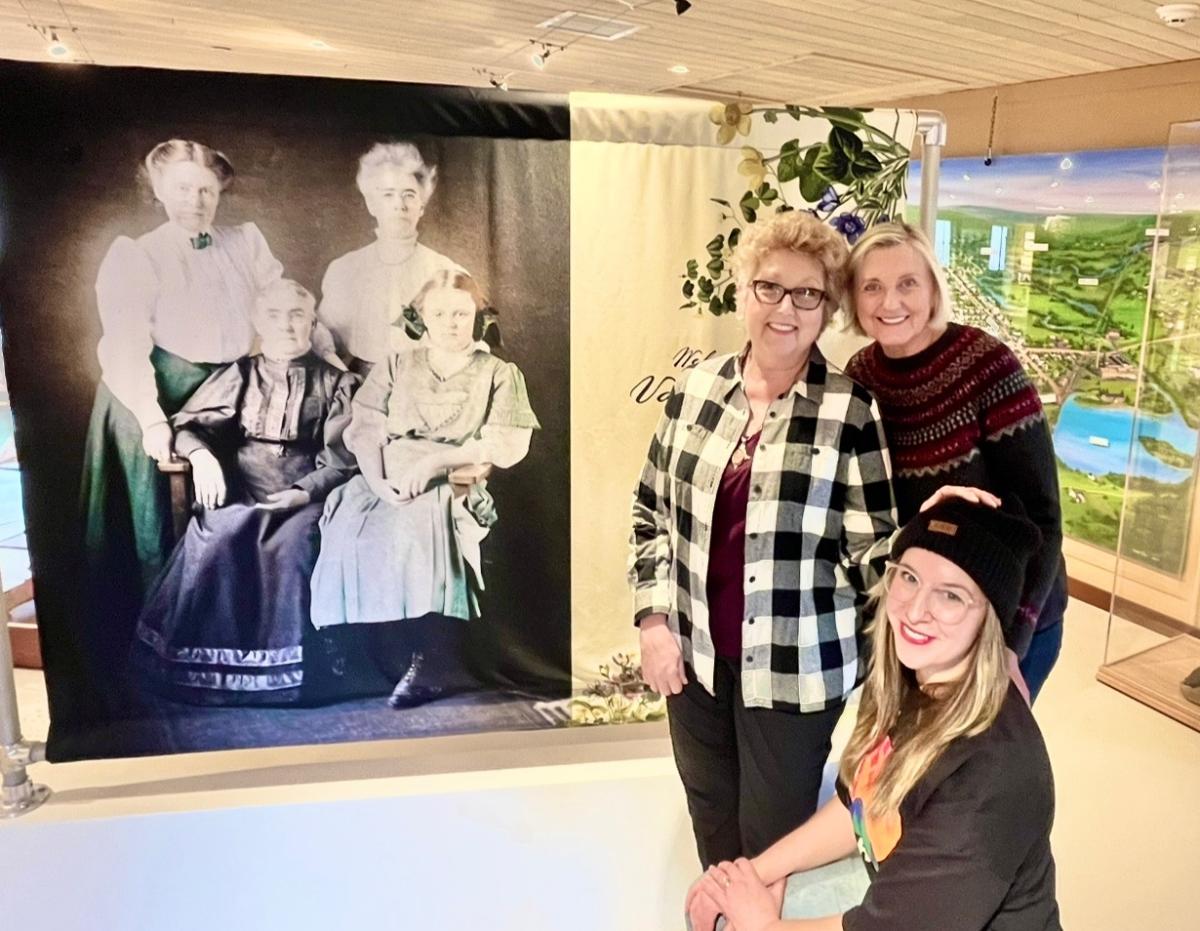 picture of the Van Hoosen women